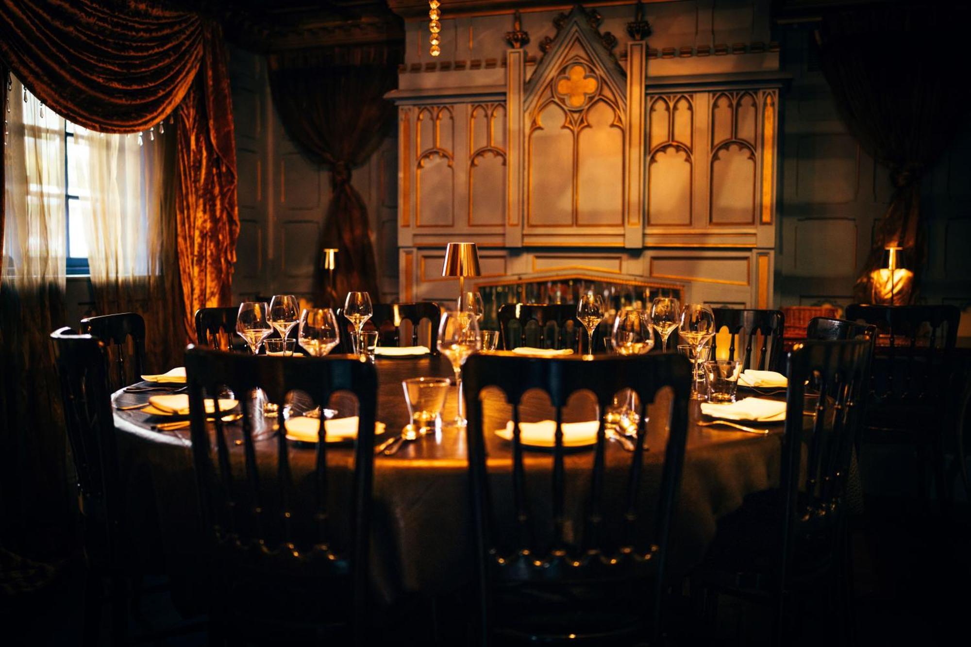 Отель Crazy Bear Биконсфилд Экстерьер фото The dining room at the restaurant